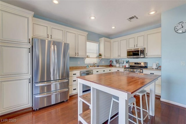 kitchen featuring dark wood finished floors, visible vents, recessed lighting, and appliances with stainless steel finishes