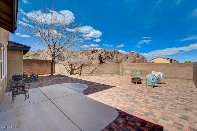 view of patio featuring a fire pit and a fenced backyard