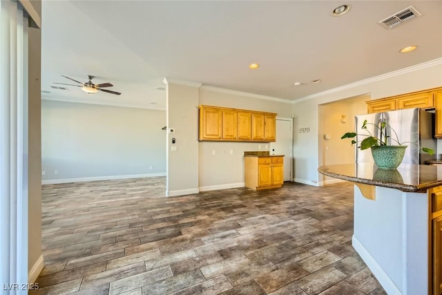 kitchen with visible vents, dark wood-style floors, open floor plan, freestanding refrigerator, and baseboards