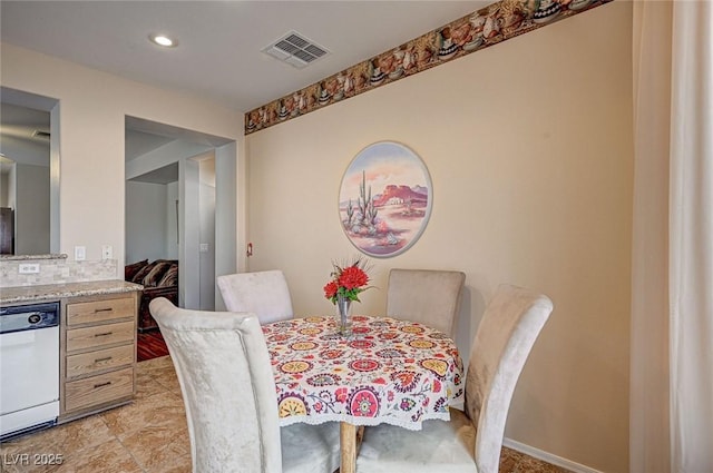 dining area with visible vents, recessed lighting, and baseboards