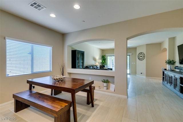 dining area featuring visible vents, recessed lighting, and baseboards