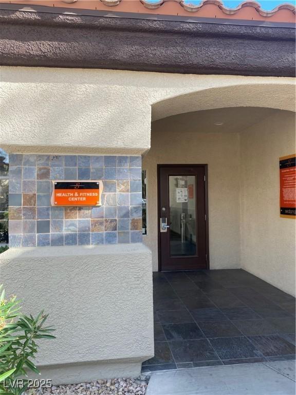 entrance to property with stucco siding