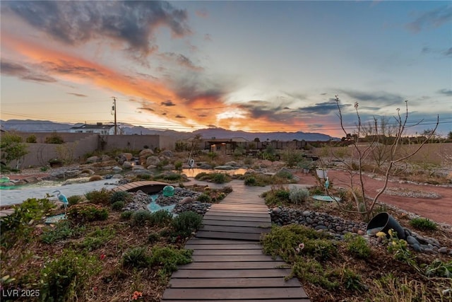 view of yard with a mountain view