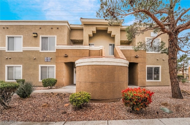 view of front facade featuring stucco siding