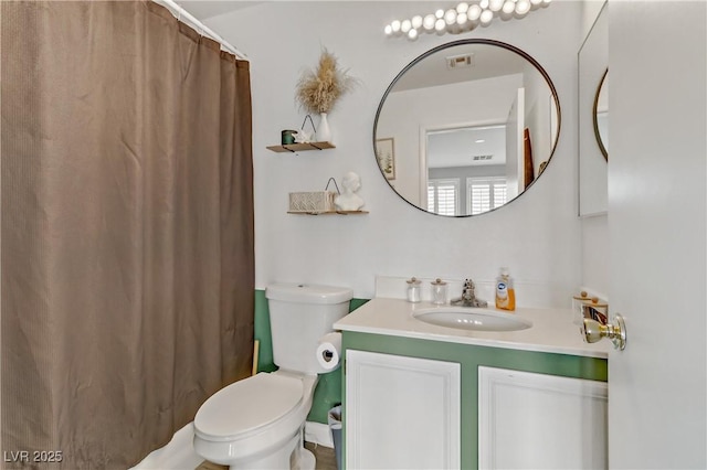 full bath featuring visible vents, curtained shower, toilet, and vanity