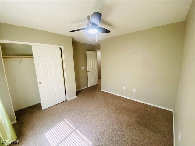 unfurnished bedroom with a ceiling fan, carpet flooring, baseboards, and a closet