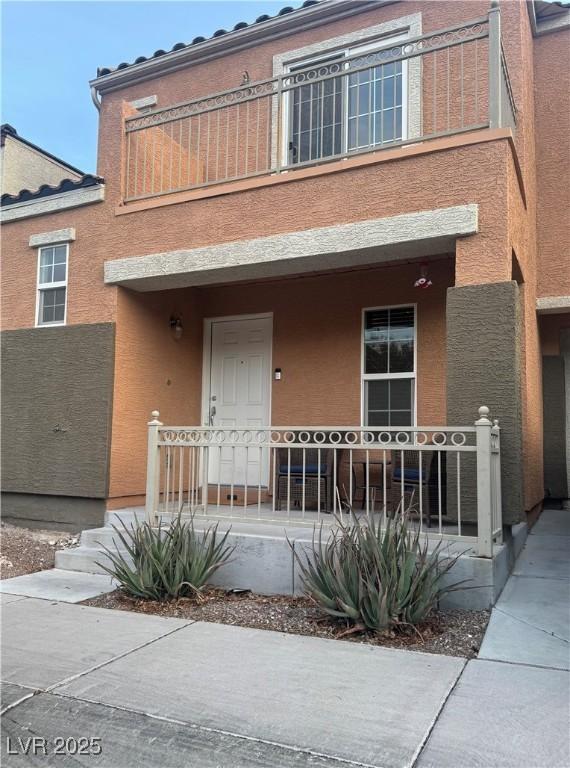 view of front of home featuring covered porch