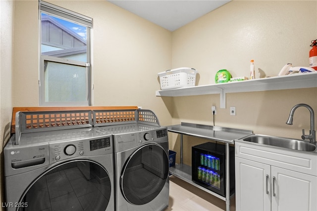 washroom featuring a sink, cabinet space, and washing machine and dryer