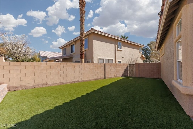 view of yard featuring a fenced backyard