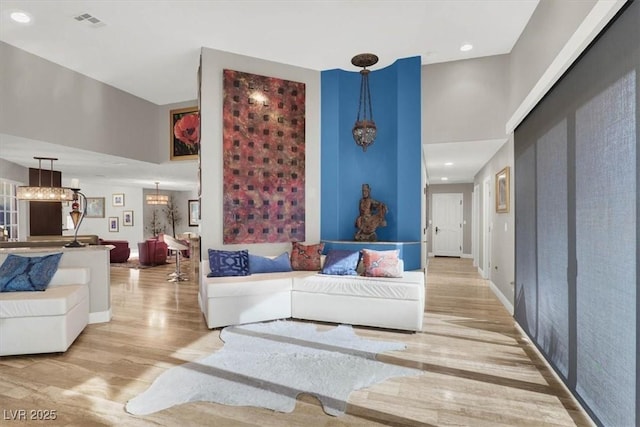 living room with visible vents, a notable chandelier, wood finished floors, recessed lighting, and baseboards