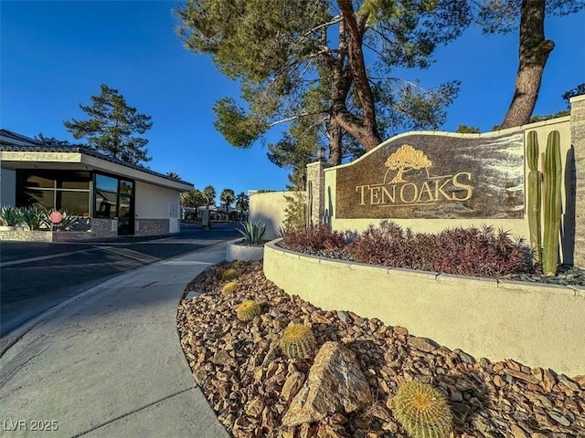 view of community / neighborhood sign