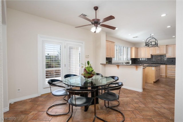 dining space with recessed lighting, visible vents, baseboards, and ceiling fan