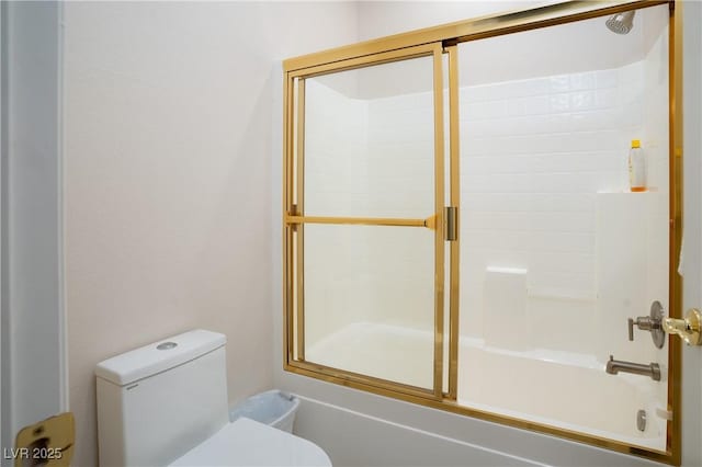 full bath with combined bath / shower with glass door and toilet