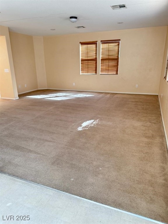 unfurnished room featuring visible vents and carpet flooring