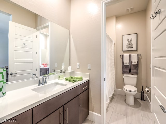 full bath with visible vents, toilet, vanity, and baseboards