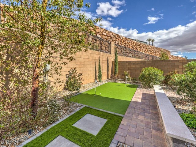 view of yard featuring a fenced backyard