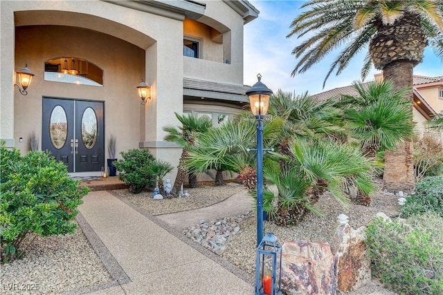 view of exterior entry featuring stucco siding