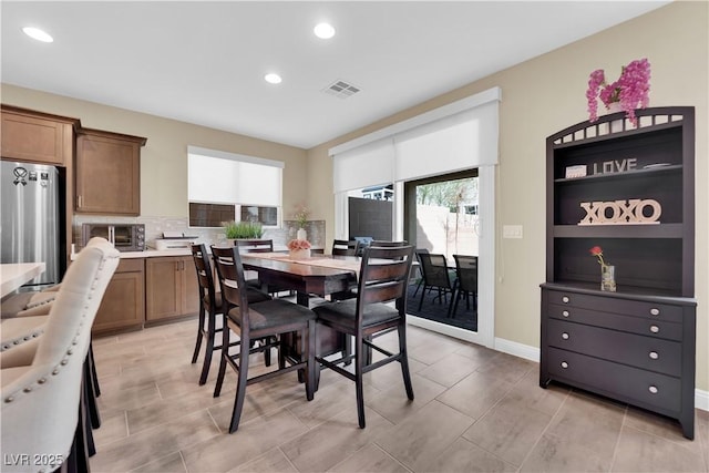 dining area featuring recessed lighting, visible vents, and baseboards