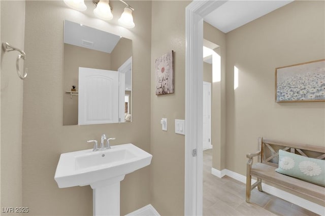 bathroom featuring visible vents and baseboards