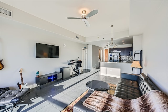 living room featuring recessed lighting, baseboards, visible vents, and ceiling fan