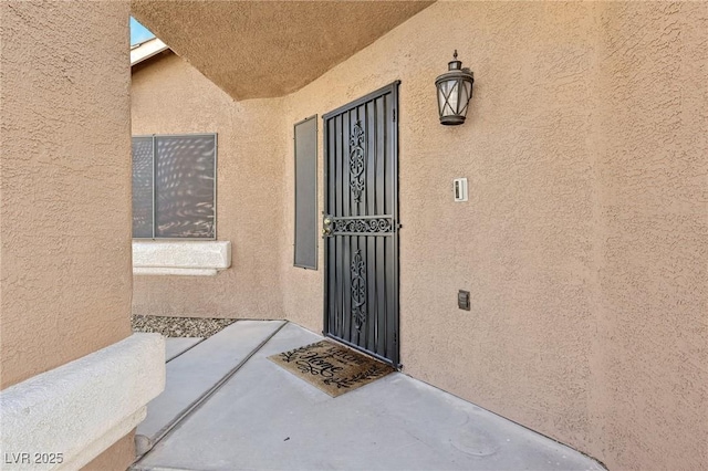 entrance to property with stucco siding