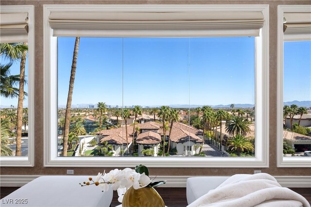 room details featuring a mountain view