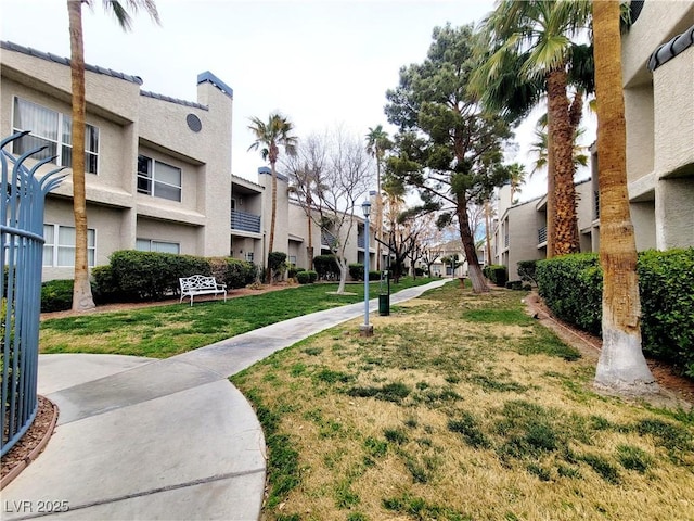 view of property's community featuring a yard and a residential view