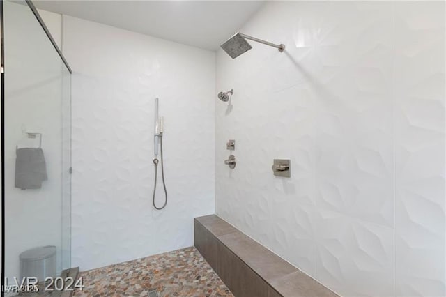 bathroom featuring tiled shower