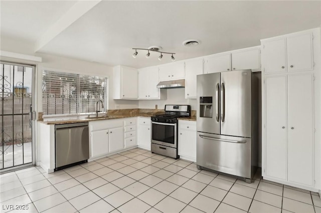 kitchen featuring visible vents, a sink, under cabinet range hood, appliances with stainless steel finishes, and white cabinetry