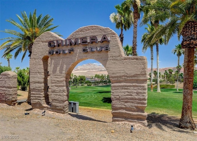 community sign with a lawn