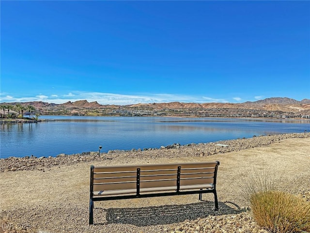 water view with a mountain view