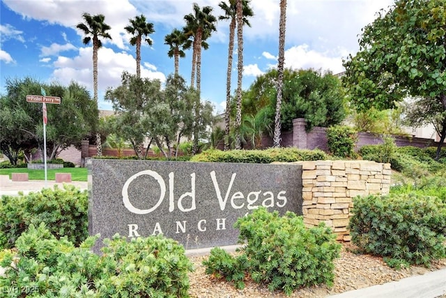 view of community / neighborhood sign