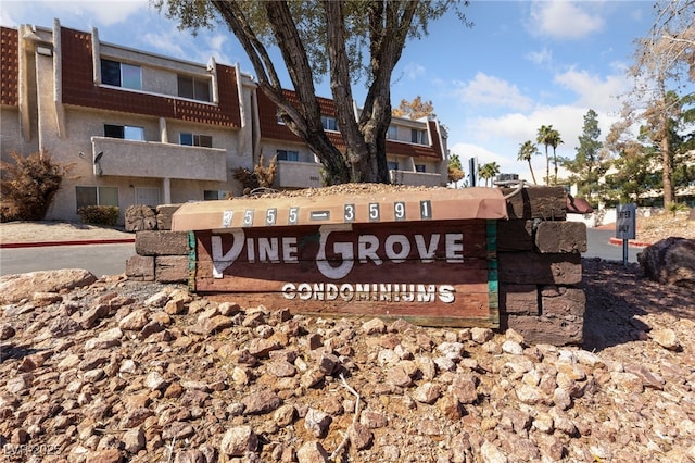 view of community / neighborhood sign