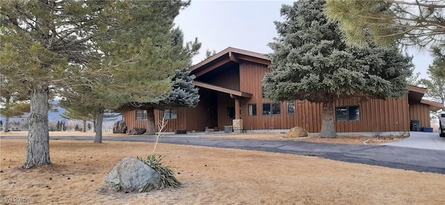 view of chalet / cabin