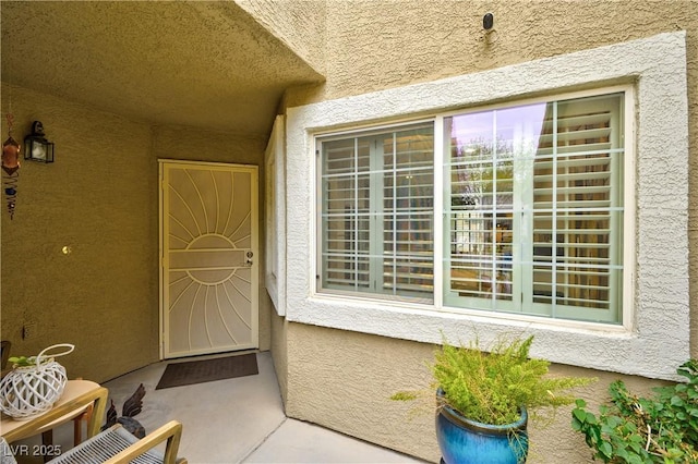 entrance to property with stucco siding