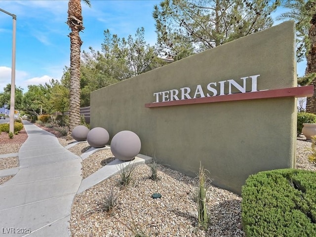 view of community / neighborhood sign