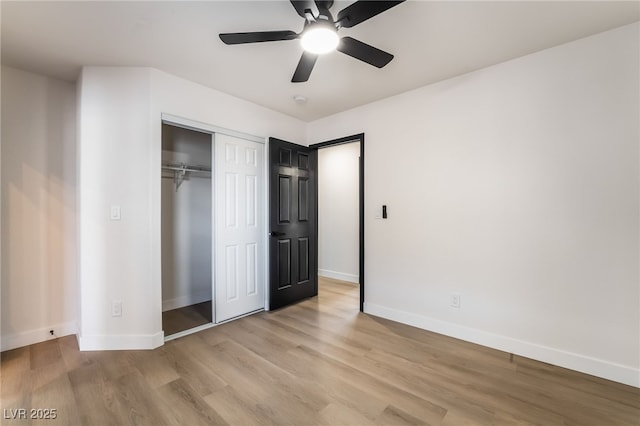 unfurnished bedroom featuring light wood-type flooring, baseboards, a closet, and ceiling fan