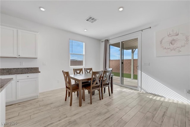 dining area featuring recessed lighting, visible vents, baseboards, and light wood-style floors