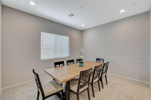 dining room featuring recessed lighting, visible vents, and baseboards