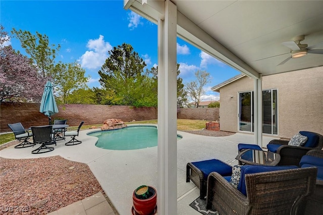 view of swimming pool featuring a fenced in pool, ceiling fan, a fenced backyard, a patio area, and outdoor dining space