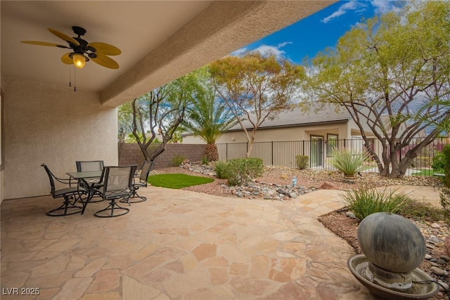 view of patio / terrace featuring a fenced backyard, outdoor dining space, and ceiling fan