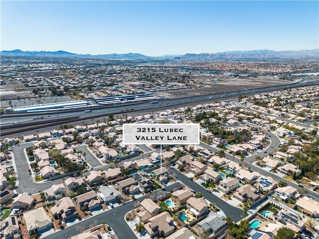 bird's eye view featuring a mountain view