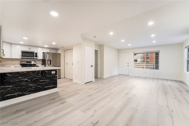 living area with recessed lighting, baseboards, and light wood finished floors