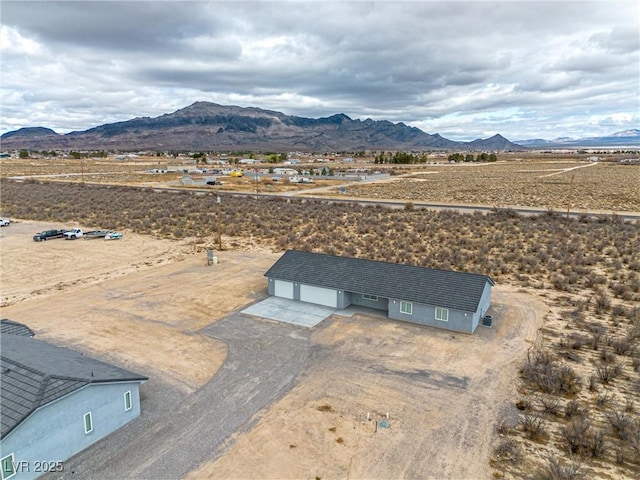 birds eye view of property featuring a mountain view