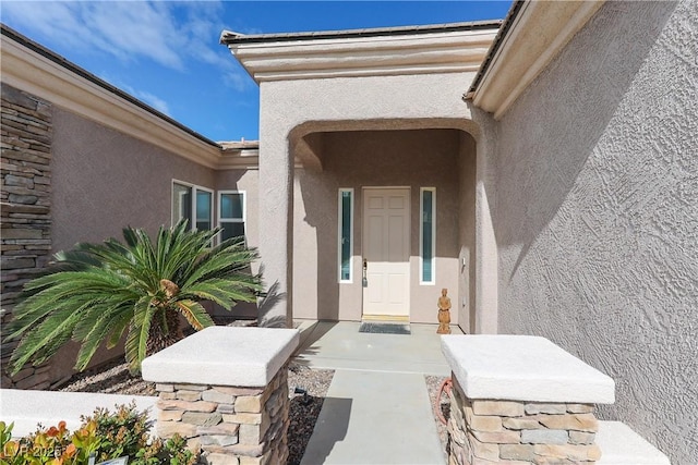 entrance to property with stucco siding