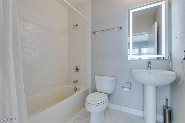 bathroom with tile patterned floors, baseboards, toilet, and shower / tub combo with curtain