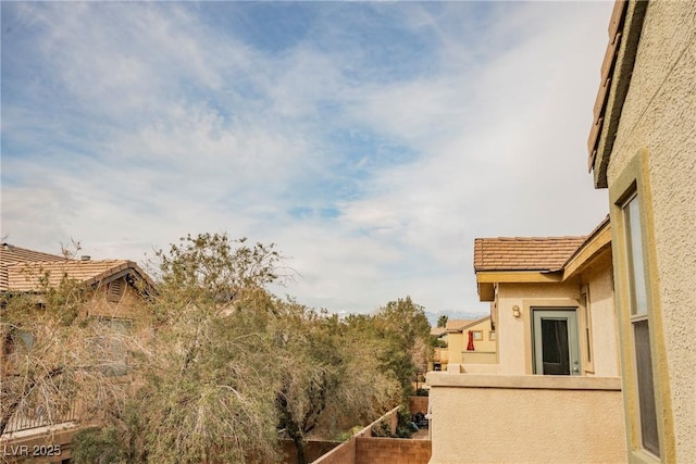 view of yard featuring a balcony