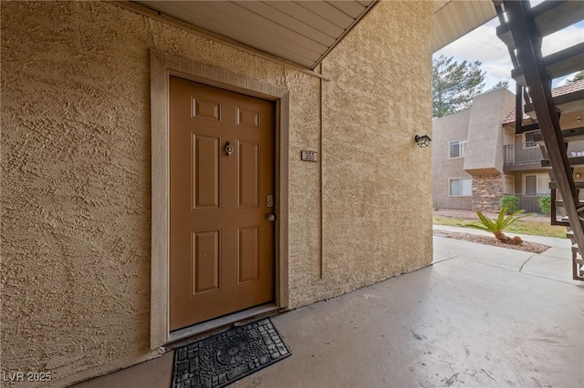 property entrance featuring stucco siding