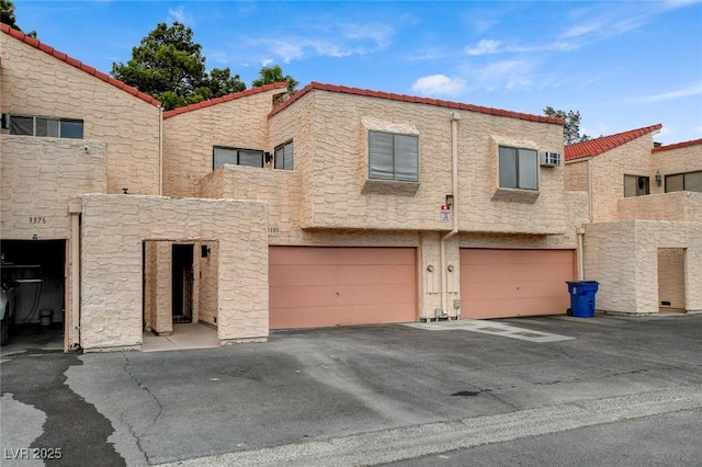 view of front of house featuring an attached garage and driveway