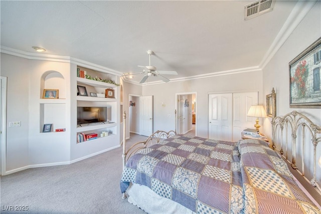 bedroom with a ceiling fan, baseboards, carpet, visible vents, and ornamental molding